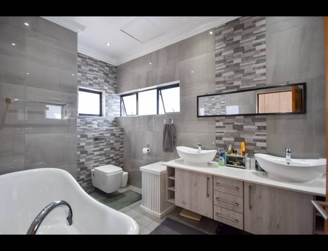 4 BEDROOM HOUSE FOR SALE IN MIDSTREAM ESTATE